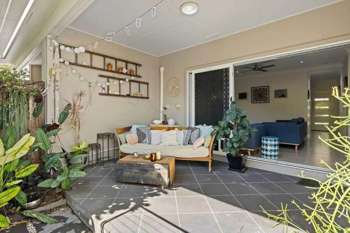 High On The Hill In Scarborough Apartment