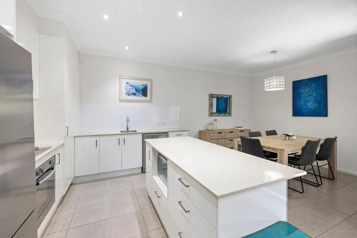 High On The Hill In Scarborough Apartment