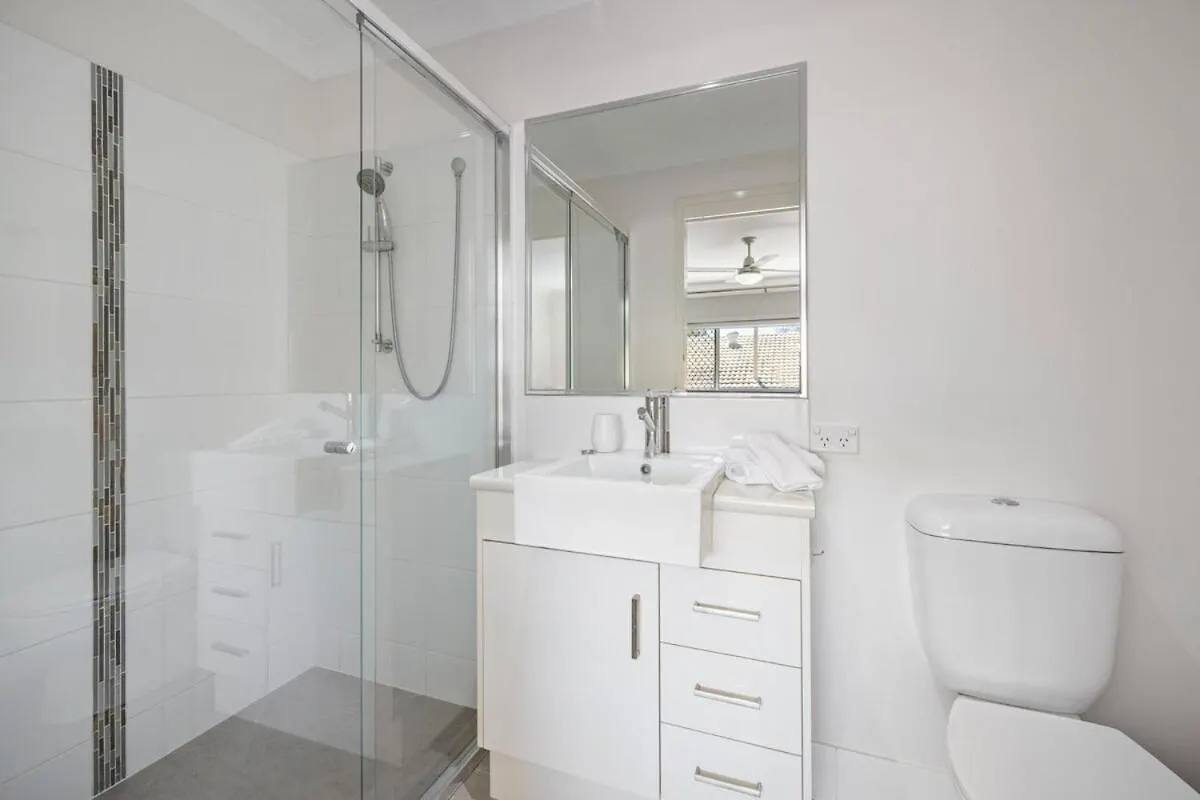 High On The Hill In Scarborough Apartment