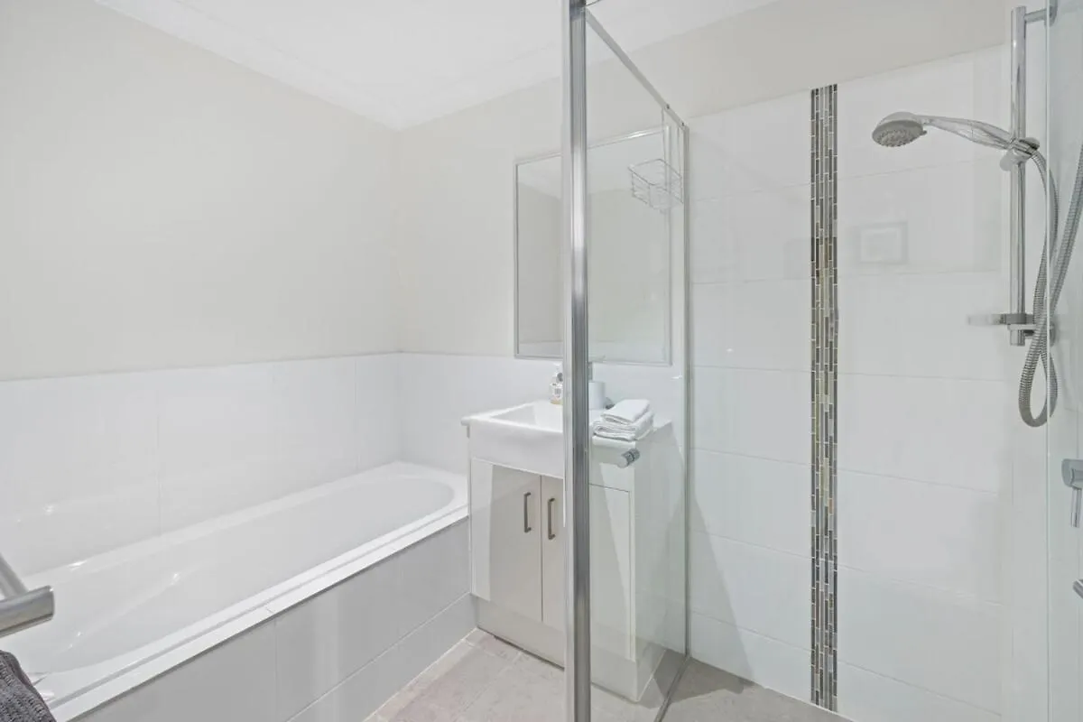 High On The Hill In Scarborough Apartment