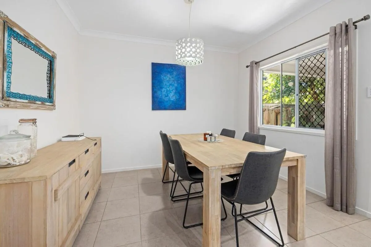 High On The Hill In Scarborough Apartment