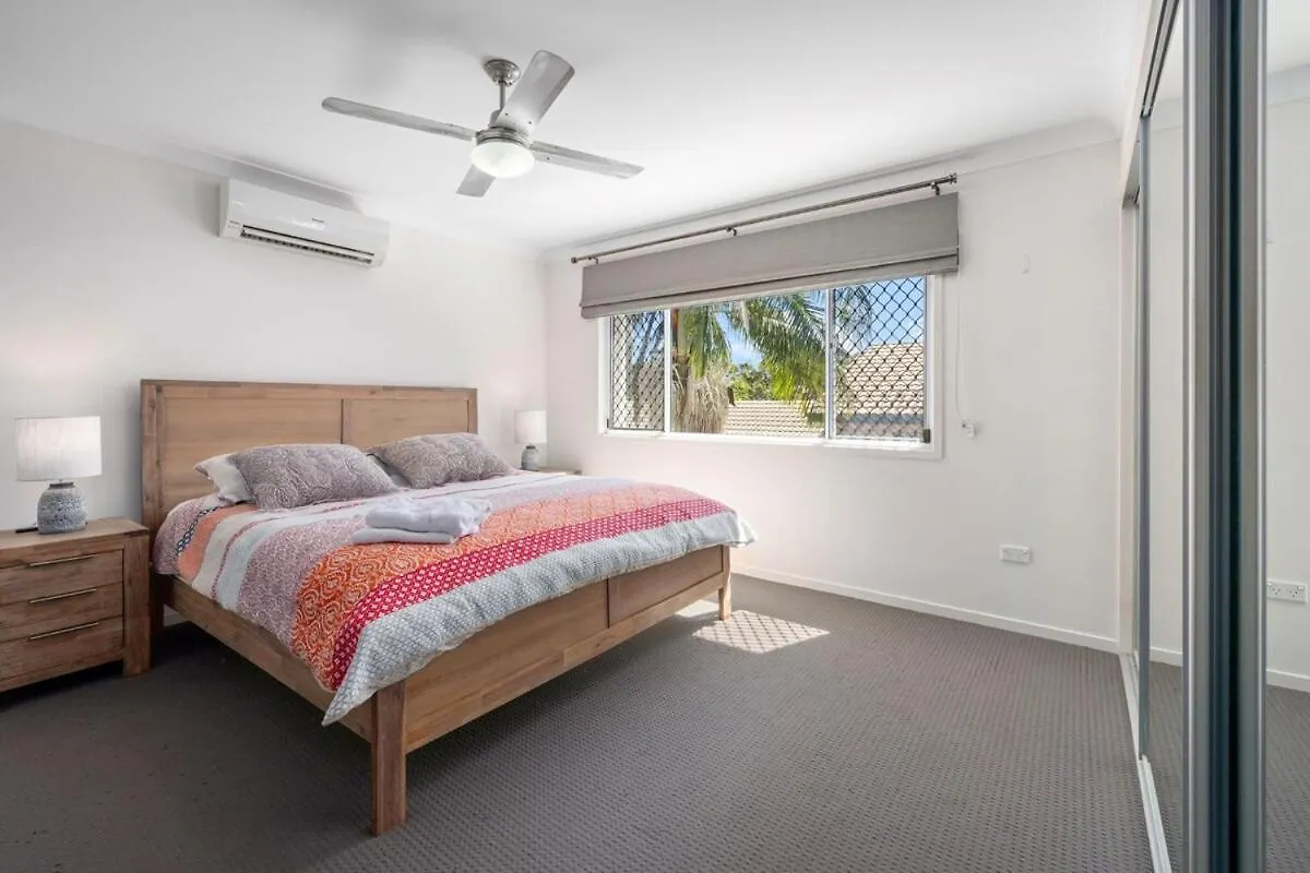 High On The Hill In Scarborough Apartment Australia